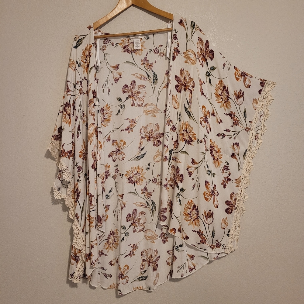 Emory Park Floral crochet trim kimono